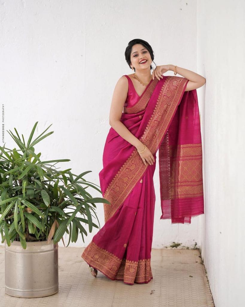 Delectable Dark Pink Soft Silk Saree With Gratifying Blouse Piece