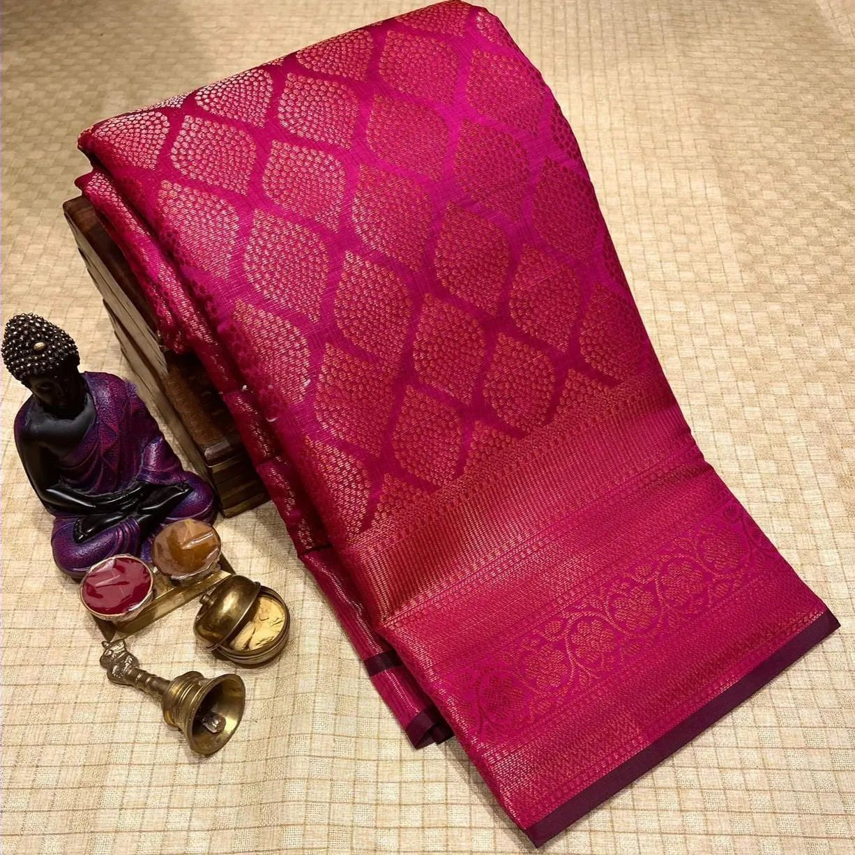 Desultory Dark Pink Soft Silk Saree With Lissome Blouse Piece