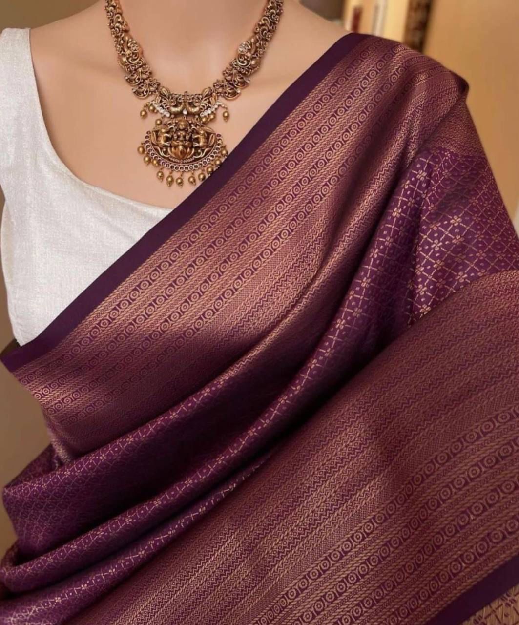 Outstanding Purple Soft Silk Saree With Charming Blouse Piece